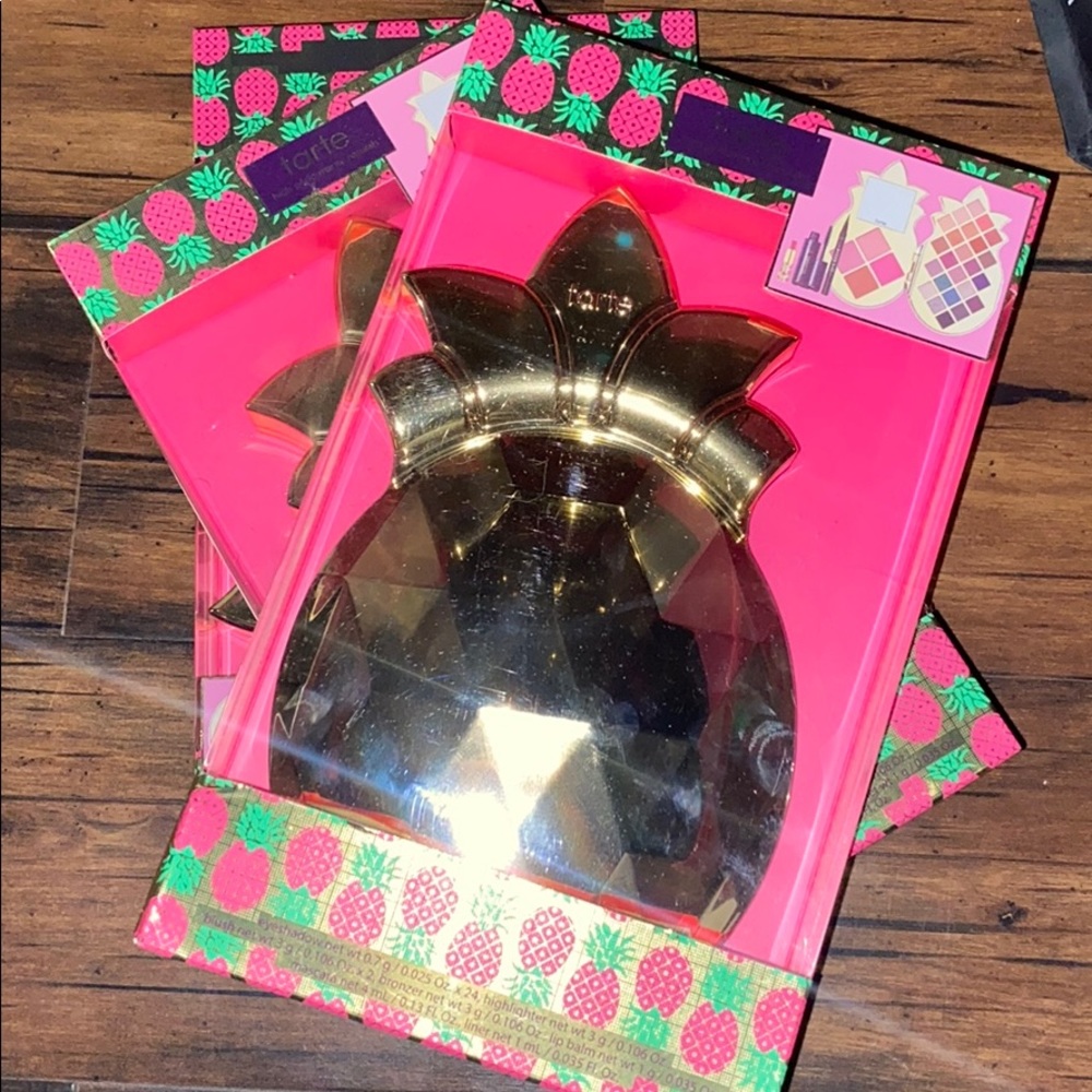 Tarte Pinapple of my eye set